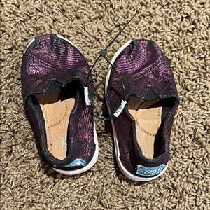 Toms shoes size 5